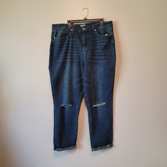 BP High Rise Mom Jean Dark Wash Distressed 18 - Picture 13 of 13